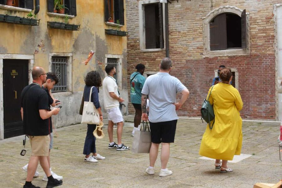Venice: San Marco to Rialto Walk & Spritz Like a Local - Spritz like a Venetian at a bacaro, then the Rialto view at Riva del Carbon