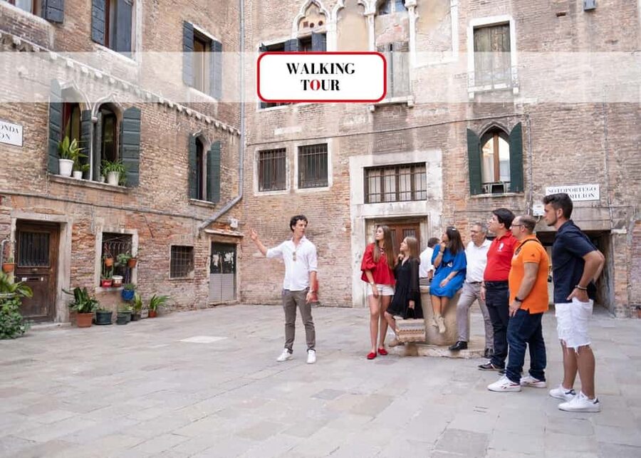 Venice: San Marco to Rialto Walk & Spritz Like a Local - Venice Gallery VR: why a 30-minute tech stop works
