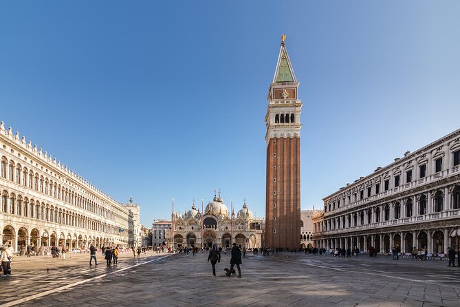 Venice: San Marco to Rialto Walking Tour & Spritz Like a Local - The Rialto area, where the guide makes the bridge view easier