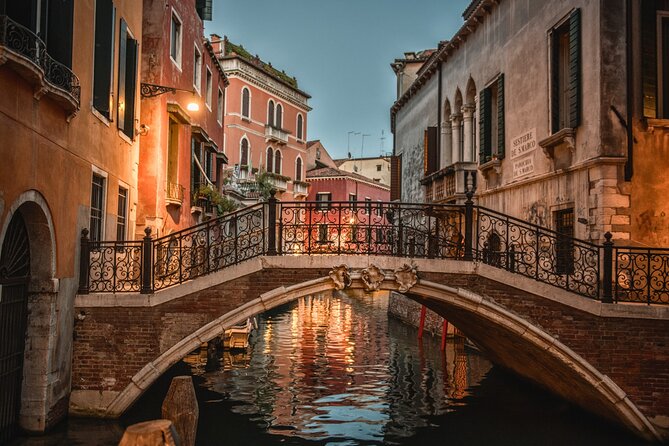 Venice Scavenger Hunt and Highlights Self Guided Audio Tour - Venice Scavenger Hunt vs. a Standard Walking Tour