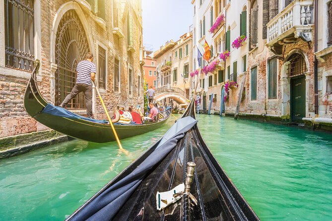 Venice Shared Gondola Ride: 30 Minutes through Grand Canal - Rio dell’Ovo and the Approach to Rialto Views