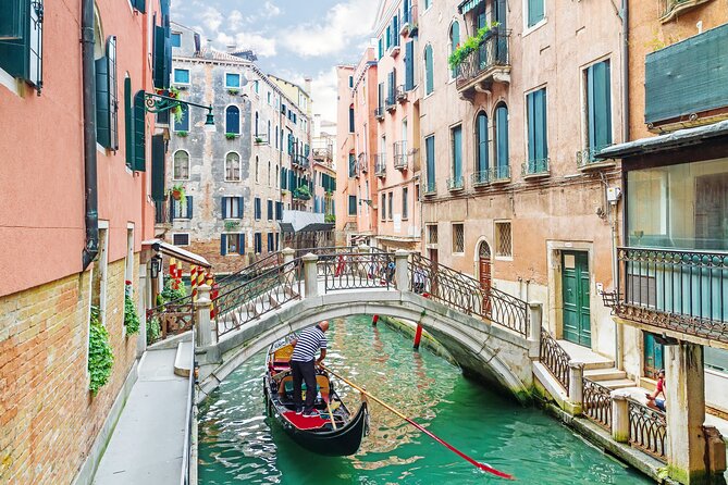 Venice Shared Gondola Ride: 30 Minutes through Grand Canal - Shared Ride Reality: Group Size, Comfort, and Expectations