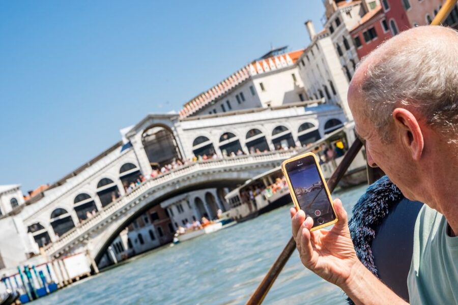 Venice: Shared Gondola Ride Across the Grand Canal - Practical Tips That Improve the Gondola Ride Fast