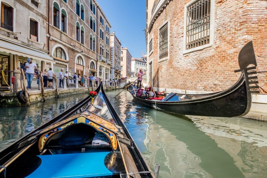 Venice: Shared Gondola Ride Across the Grand Canal - Meeting at Alilaguna Grandinetti: Find the Right Pier and Expect Some Organization