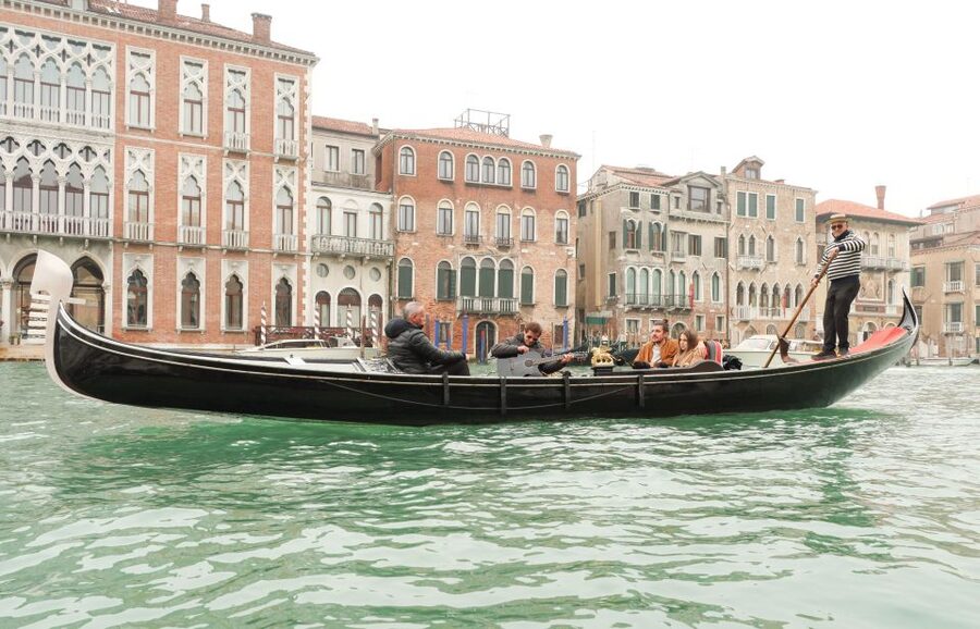 Venice: Shared Gondola Ride and Serenade - Rain, Noise, and Crowd Level: The Venice Variables You Can’t Control