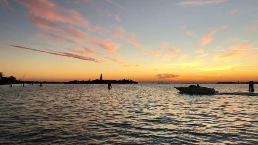 Venice: Shared Gondola Ride at Sunset - When sunset fails: weather, timing, and flood rules
