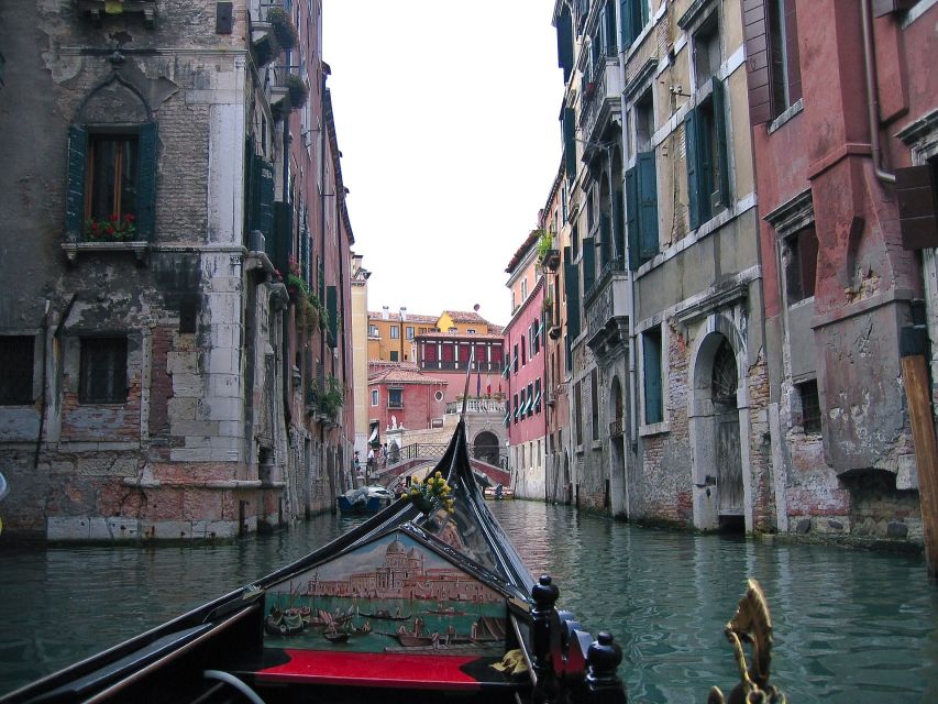 Venice: Shared Gondola Tour - Shared Boat Reality: Comfort, Space, and Group Vibe