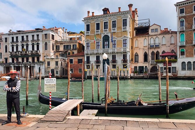 Venice Sightseeing Small Group Walking Tour with a Local Guide - The Stairs, Footbridges, and Heat Factor