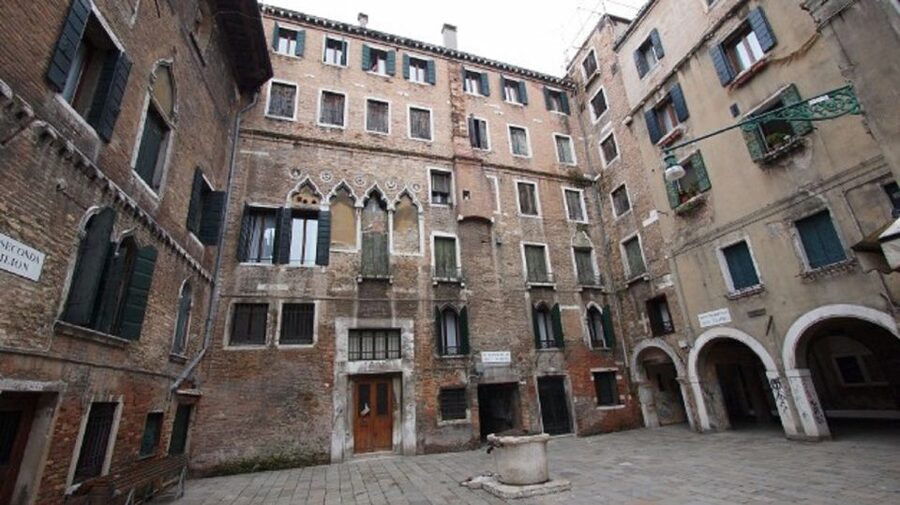 Venice: Sightseeing Tour with a Local expert - St Mark’s Square finish, St Mark’s Basilica and Doge’s Palace views