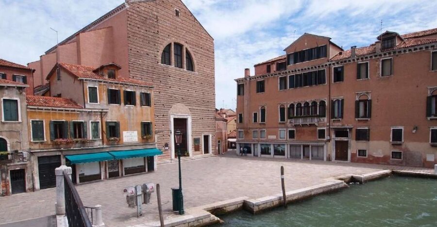 Venice: Sightseeing Tour with a Local expert - Finding Campiello dei Squelini near Ca’ Foscari