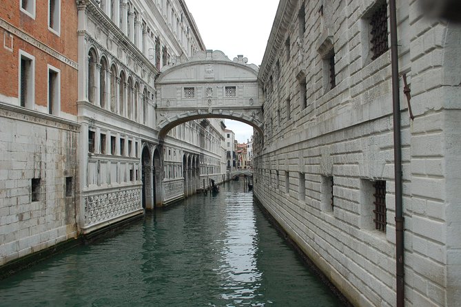 Venice Skip the Line Saint Mark's Basilica and Doge's Palace Private Tour - Bridge of Sighs and the prison complex: the darker pivot