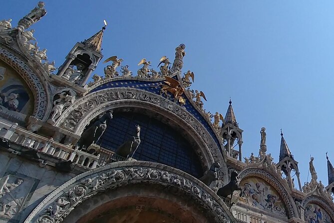 Venice Small Group Tour with Exclusive Entry to St Mark Basilica - Rialto Bridge: iconic views and a practical photo moment