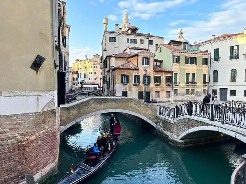 Venice: Small Group Walking Tour of Most-Famous Sites - Campo San Polo: where public life still shows up
