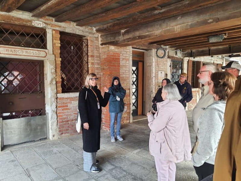 Venice: Small Group Walking Tour of Most-Famous Sites - Rialto Bridge: icon, crowd magnet, and a reality check
