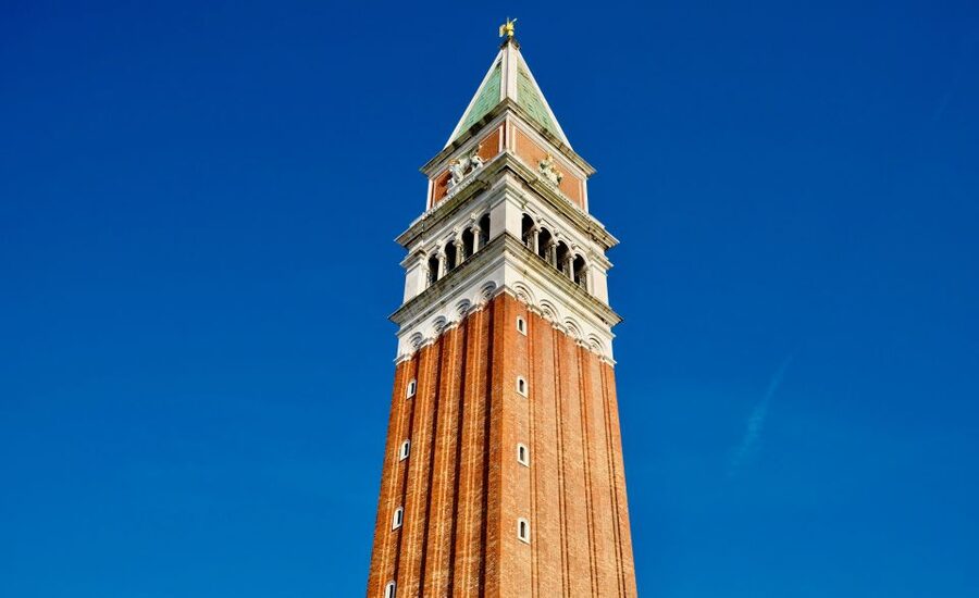 Venice: St. Mark's Basilica and Gondola Morning Tour - Your terrace break: seeing Piazza San Marco from the basilica