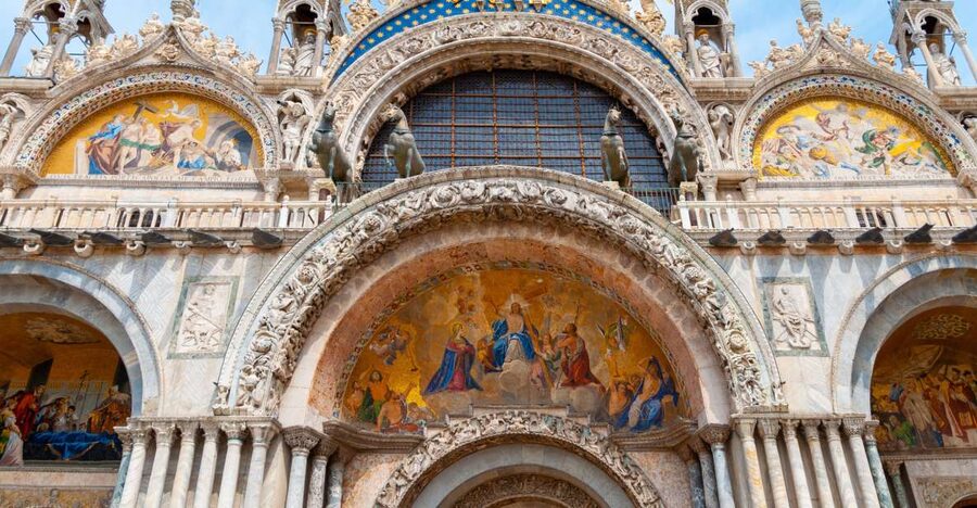 Venice: St. Mark's Basilica and Gondola Morning Tour - Skip-the-line entry, audio headsets, and why that matters in Venice