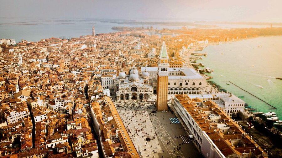 Venice: St. Mark's Basilica and Gondola Morning Tour - It’s not one continuous tour: the day split is intentional