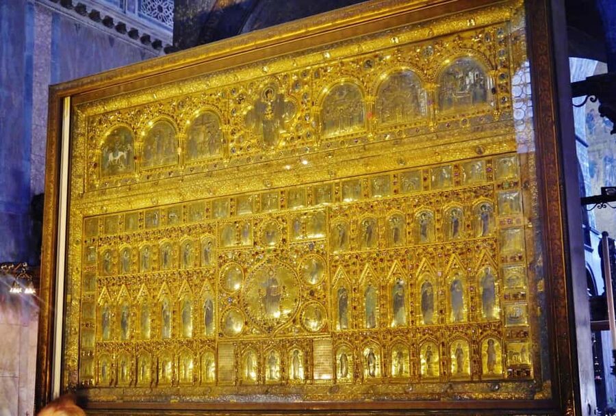 Venice: St Mark's Basilica Entry Ticket with Audio Guide App - The audio guide app: short, multilingual, and very dependent on your setup
