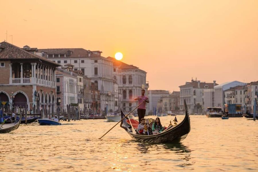 Venice: St. Mark's, Doge's Palace, Rialto, and Gondola Tour - Starting in St Mark’s Square, where the whole route makes sense