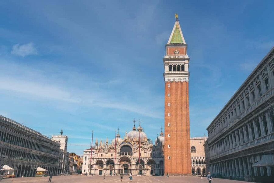Venice: St. Mark's, Doge's Palace, Rialto, and Gondola Tour - Doge’s Palace with skip-the-line entry, plus the darker side of Venice