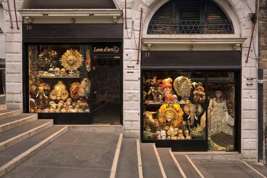 Venice: St. Mark's, Doge's Palace, Rialto, and Gondola Tour - St Mark’s Basilica with timed entry and strict dress rules