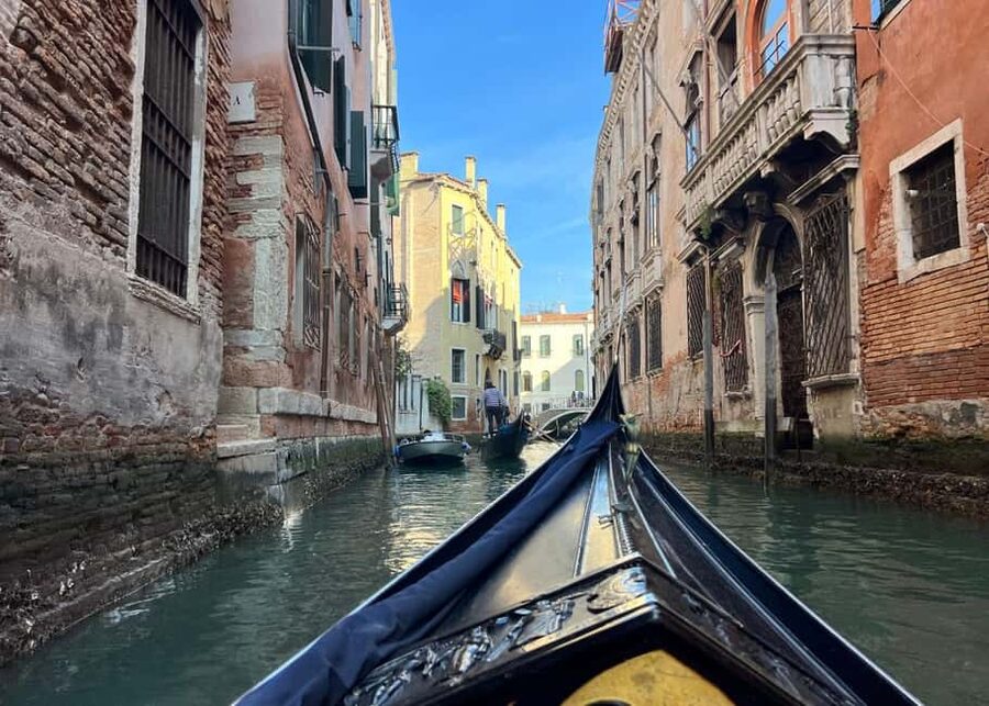 Venice: St Mark’s, Rialto & Instagrammable Gems Walking Tour - The Optional Gondola Add-On: Workshop, VR, and an App Layer
