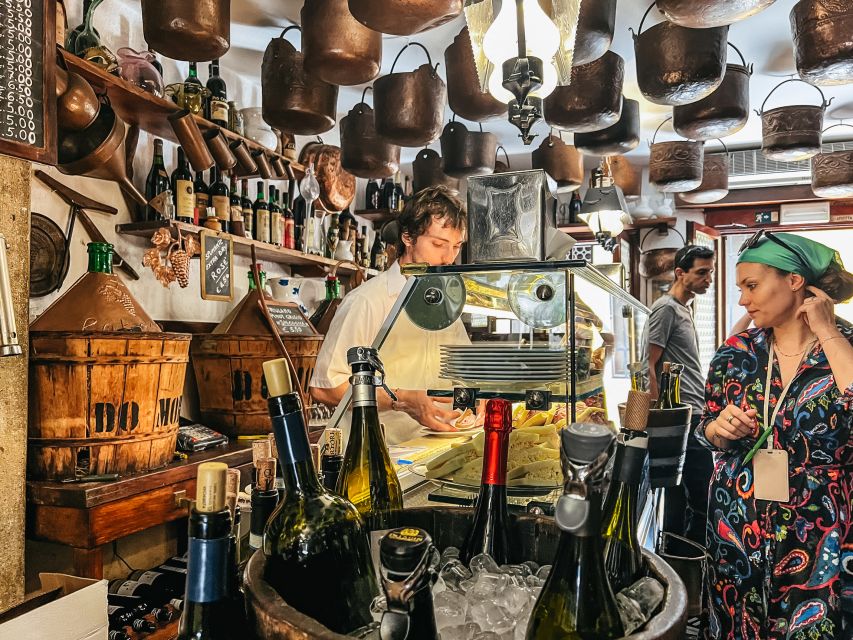Venice: Street Food Tour with a Local Guide and Tastings - Beyond cicchetti: gelato, buranelli biscuits, and street-snack variety
