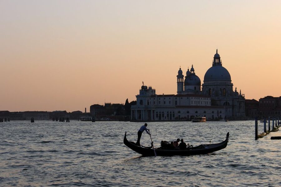 Venice: Sunset or Evening Gondola Tour - Grand Canal Views, Historic Bridges, and Mansions From Water Level
