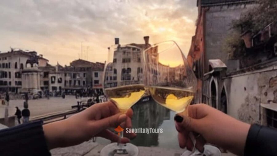 Venice: Sunset Walking Tour with Food and Wine Tastings - Key things I’d book this for