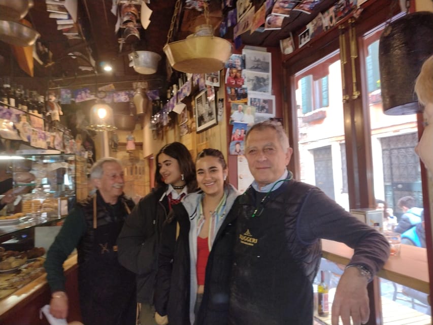 Venice: Sunset Walking Tour with Food and Wine Tastings - Where the tour starts, and how to be on time