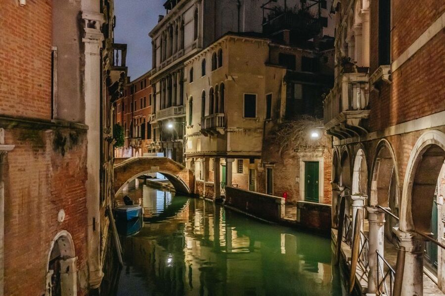 Venice: The Ghost & Legends Walking Tour - Practical Tips for a Comfortable Night Walk