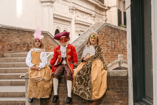 Venice: Tour and Photo Shoot with a Private Photographer. - Gondola ride and costumes: optional, but can change the whole vibe