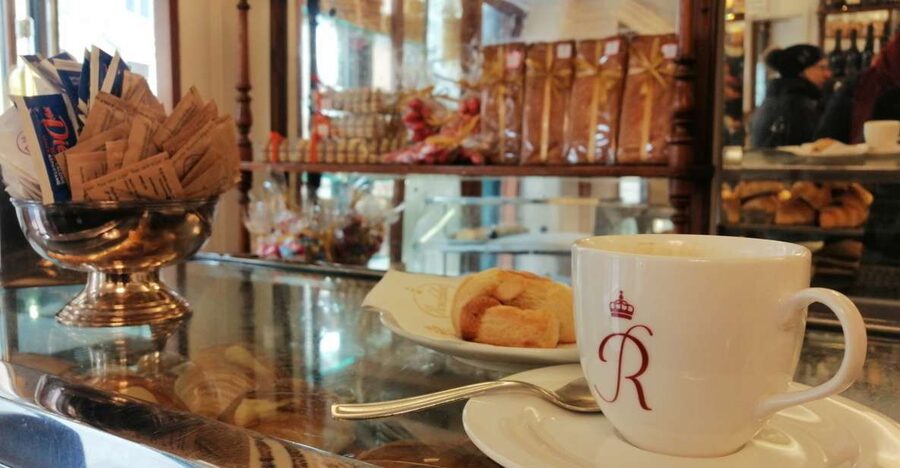Venice: Traditional Cafés and Pastry Shops Walking Tour - The Espresso and First Bakery Stop: A Taste-First Way to Start Venice