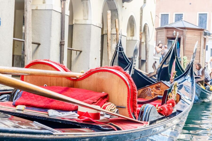Venice: Traditional Shared Gondola Ride - Mobility and comfort: who this suits best