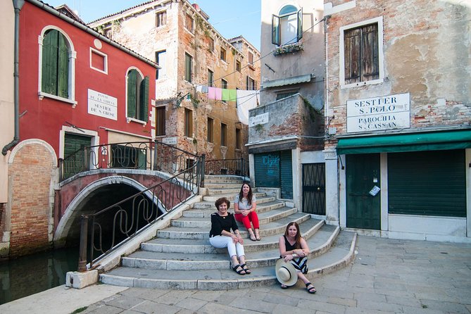 Venice Visitor 90min 40 pictures Photo Session in Venice - 60 minutes of photos: the value of being in non-touristic Venice