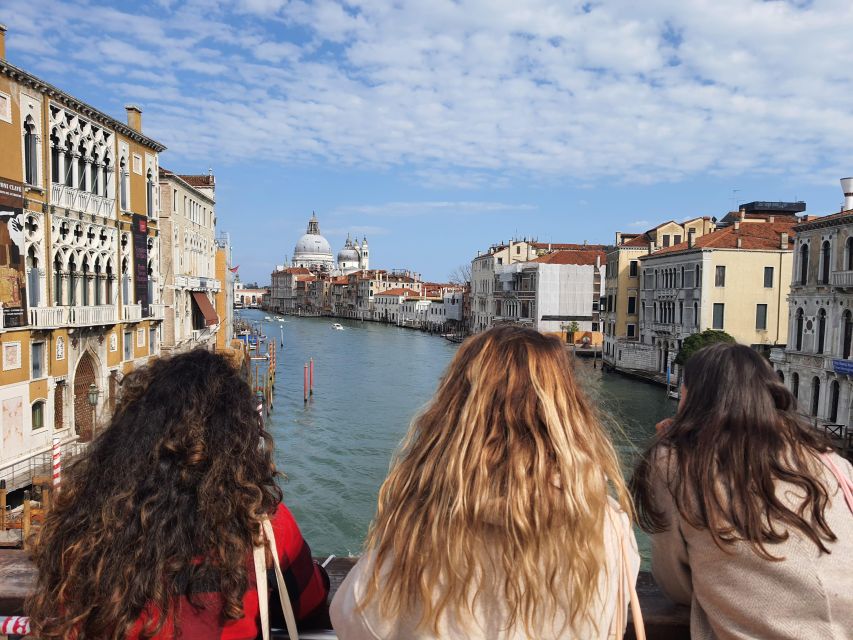 Venice: Walking Guided Tour of the City Must-See Sites - Key highlights you will feel right away
