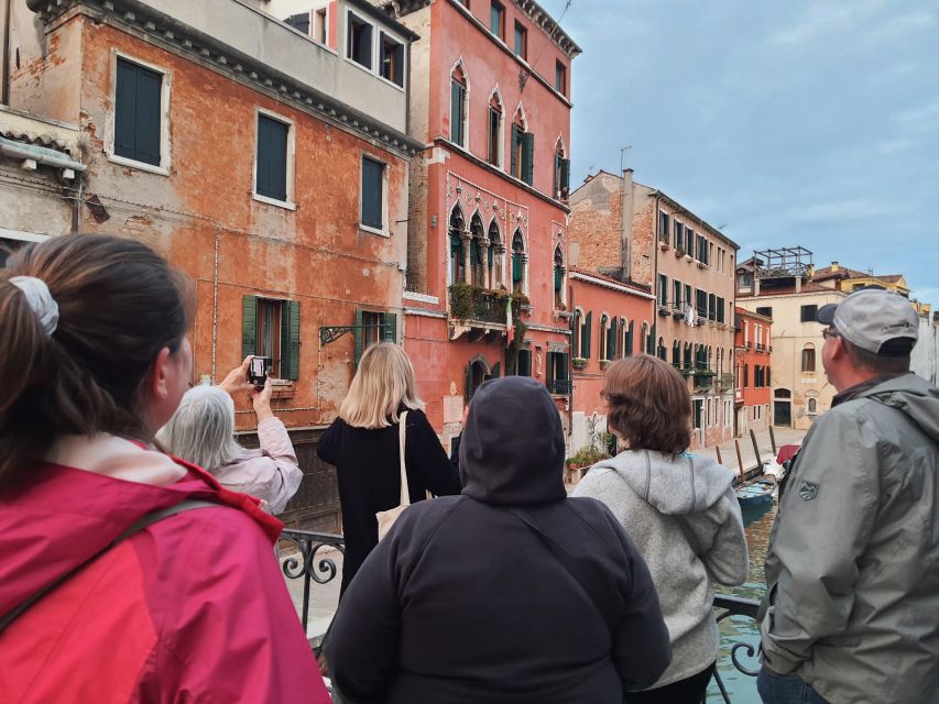 Venice: Walking Guided Tour of the City Must-See Sites - Ending at St. Mark’s Square, with the right finish line