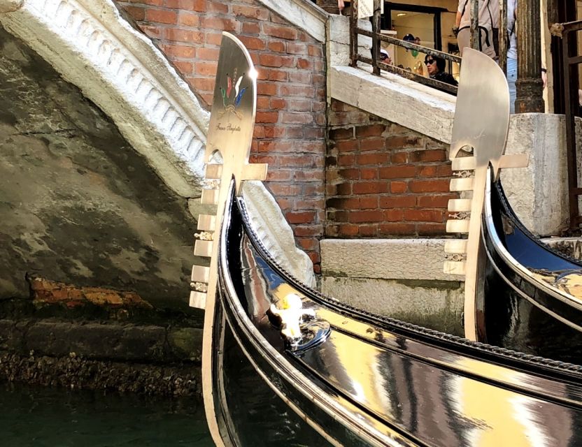 Venice Walking Tour and Gondola Ride Combo - Guide quality, languages, and how to hear the story