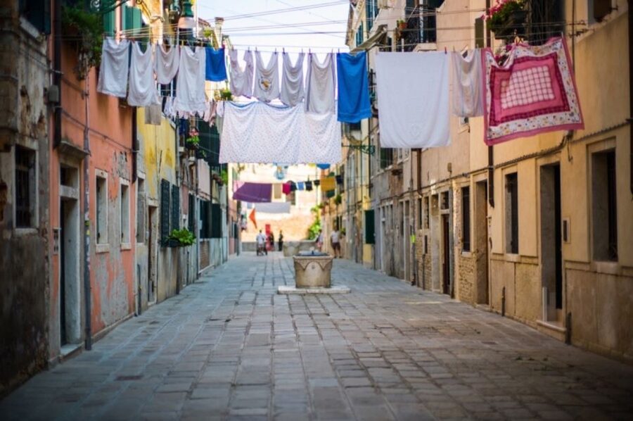 Venice: Walking Tour & Gondola Ride - Who should book this, and who should skip it