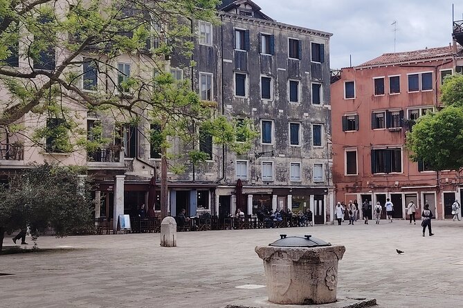Venice Walking Tour: Jewish Ghetto, Rialto & Doge's Palace - From Santa Lucia to the Ghetto, this tour sets the theme early