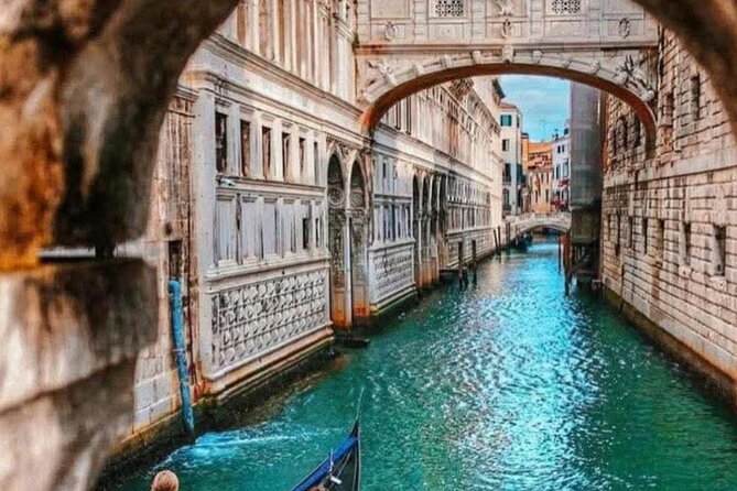 Venice Walking Tour: Jewish Ghetto, Rialto & Doge's Palace - Inside Doge’s Palace, from the Golden Staircase to the prison cells