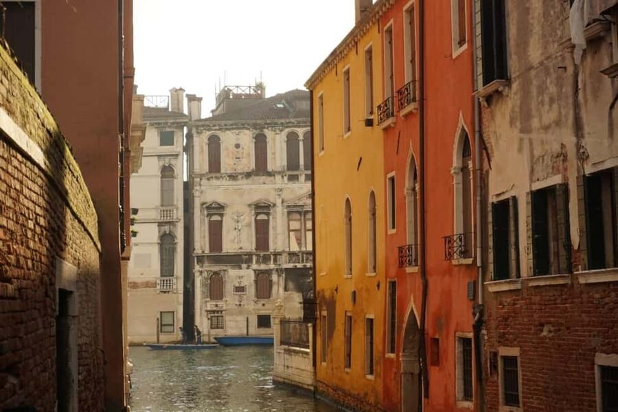 Venice Walking Tour: Water, Wood and Stone - Finding the guide at P.za San Marco, and starting in the right mindset