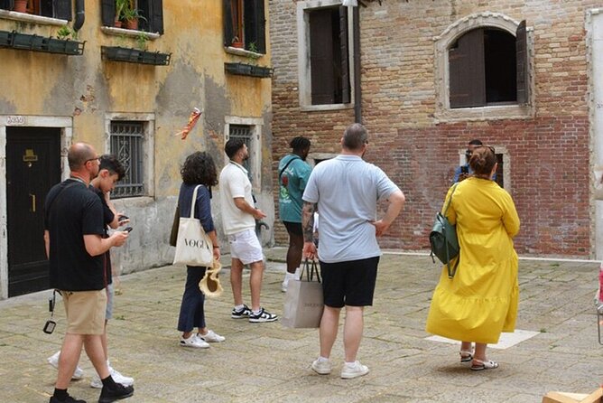 Venice Walking Tour with Gondola Ride Experience - The 30-Minute Gondola Ride: Relaxed, Shared, and Actually Scenic