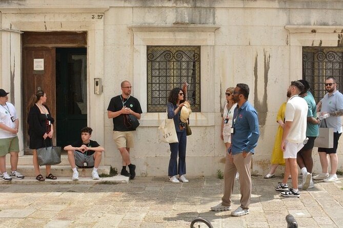 Venice Walking Tour with Gondola Ride Experience - Gondola Seats, Weight-Based Assignment, and What to Expect