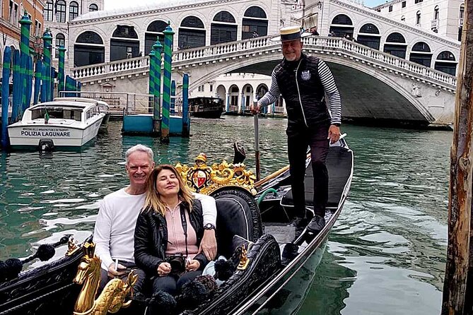 Walking Tour and Enchanting Gondola Journey in Venice - Grand Canal glide: what a shared 30-minute gondola can do for your photos