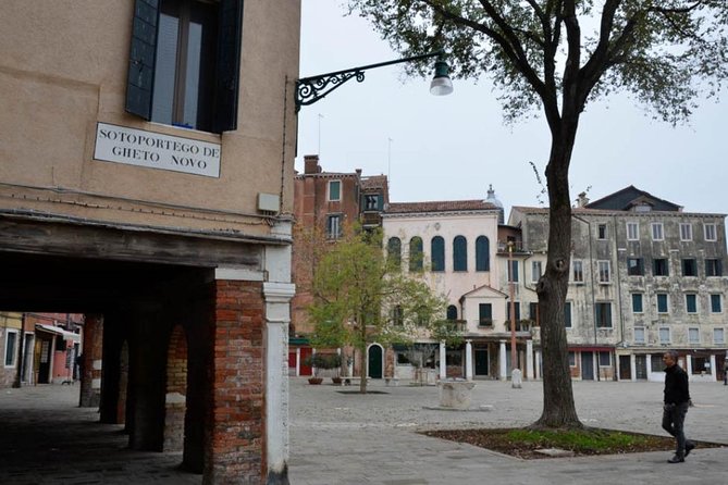 Walking Tour of Venice with Mini Cruise - English choice, guide skill, and the multilingual reality