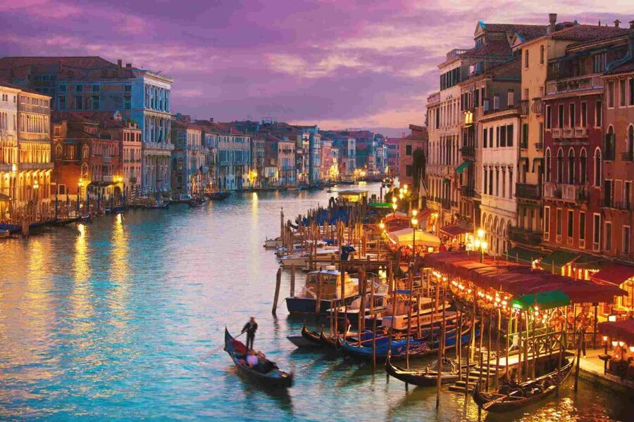 Walking Tour to Uncover the Hidden Venice - St Mark’s Basilica and Piazza San Marco: the big start that sets the tone