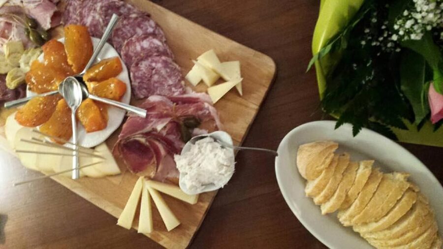 Wine Tasting in Venice - What you taste: two Italian wines with Venetian snacks