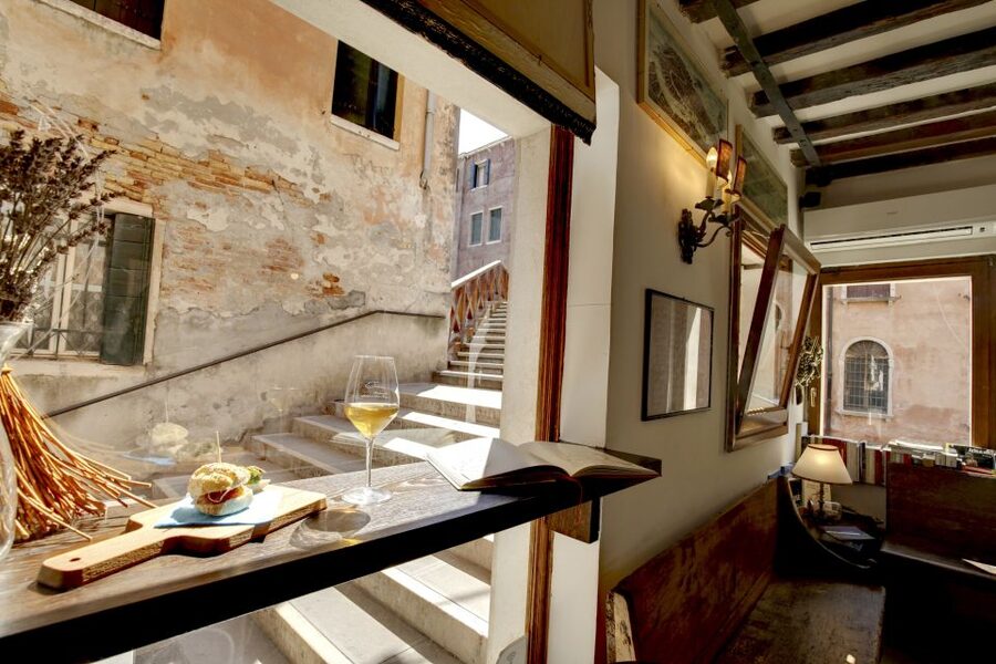 Wine Tasting in Venice - Price and value: $45 for two wines plus snacks